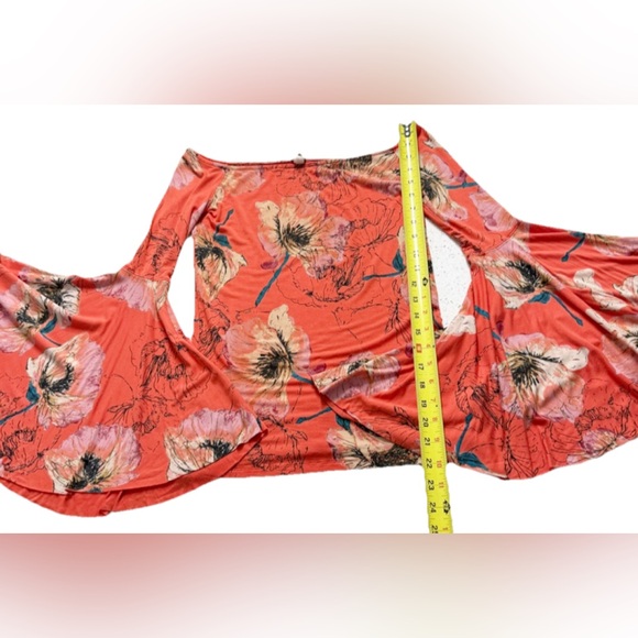 We The Free Floral Off Shoulder Bell Sleeve Top S Coral Boho Free People Style - Picture 10 of 12